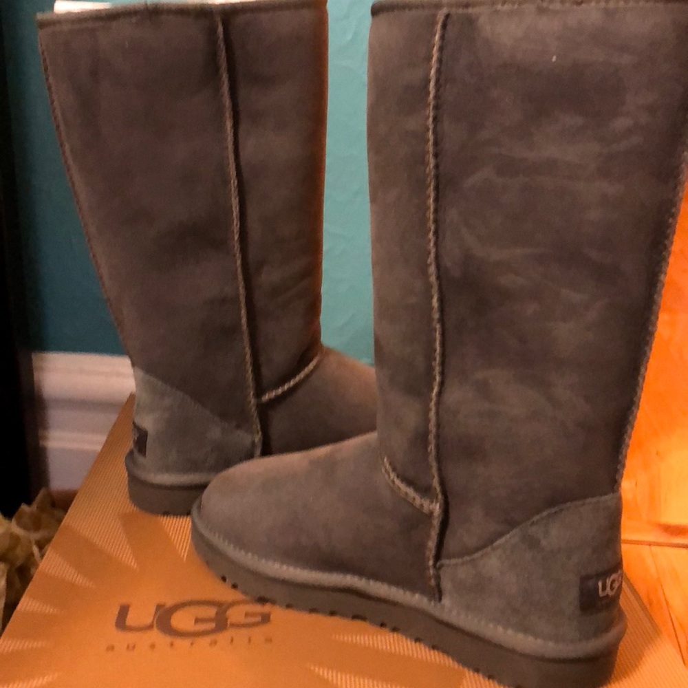 Never worn Ugg boots